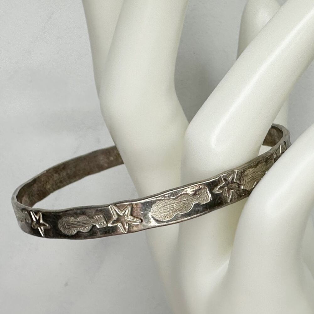 Vintage Taxco Mexico Silver Tone Guitar Star Embossed Slip-On Bangle Bracelet ✨